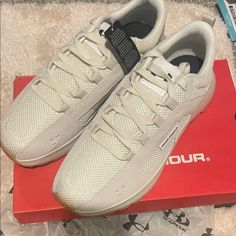 Under Armour women’s  Cream Sneakers 10 NWT